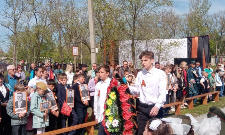 Погода на день в натальино. С Натальино Балаковский район памятник. Николай Курбанов Балаковский район Натальино. Субботник село Комсомольское Балаковский район. 9 Мая в селе Дмитриевна.