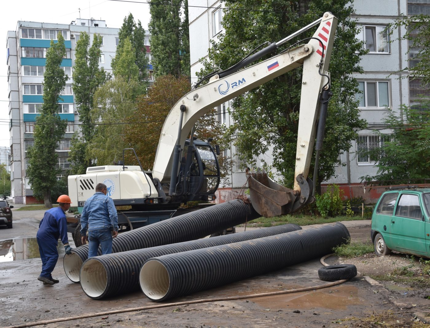 Балаково-Водоканал» проводит срочную замену дефектной трубы на улице 20 лет  ВЛКСМ - Балаковские вести