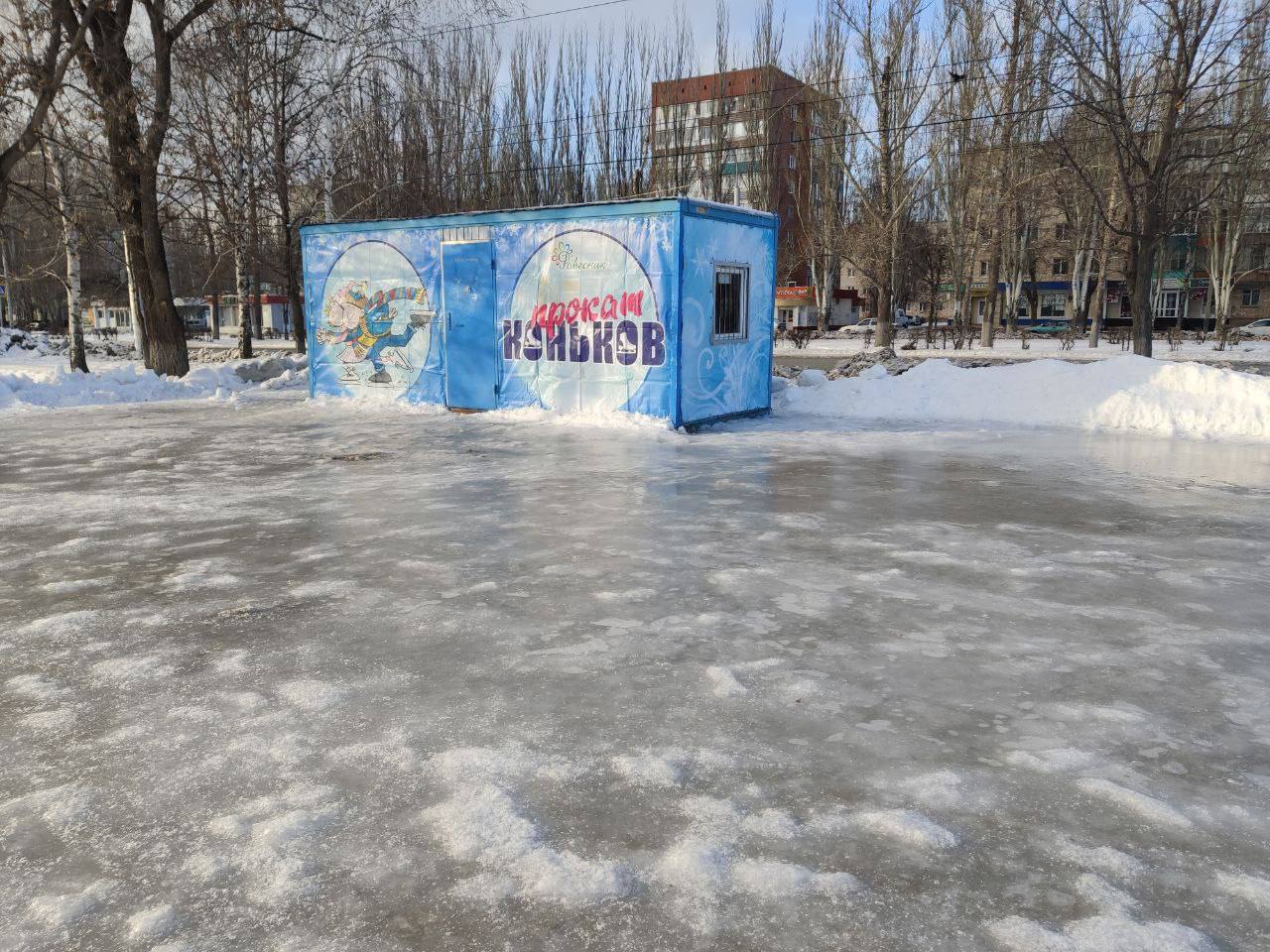 В Балакове приступили к заливке катков и хоккейных коробок - Балаковские  вести