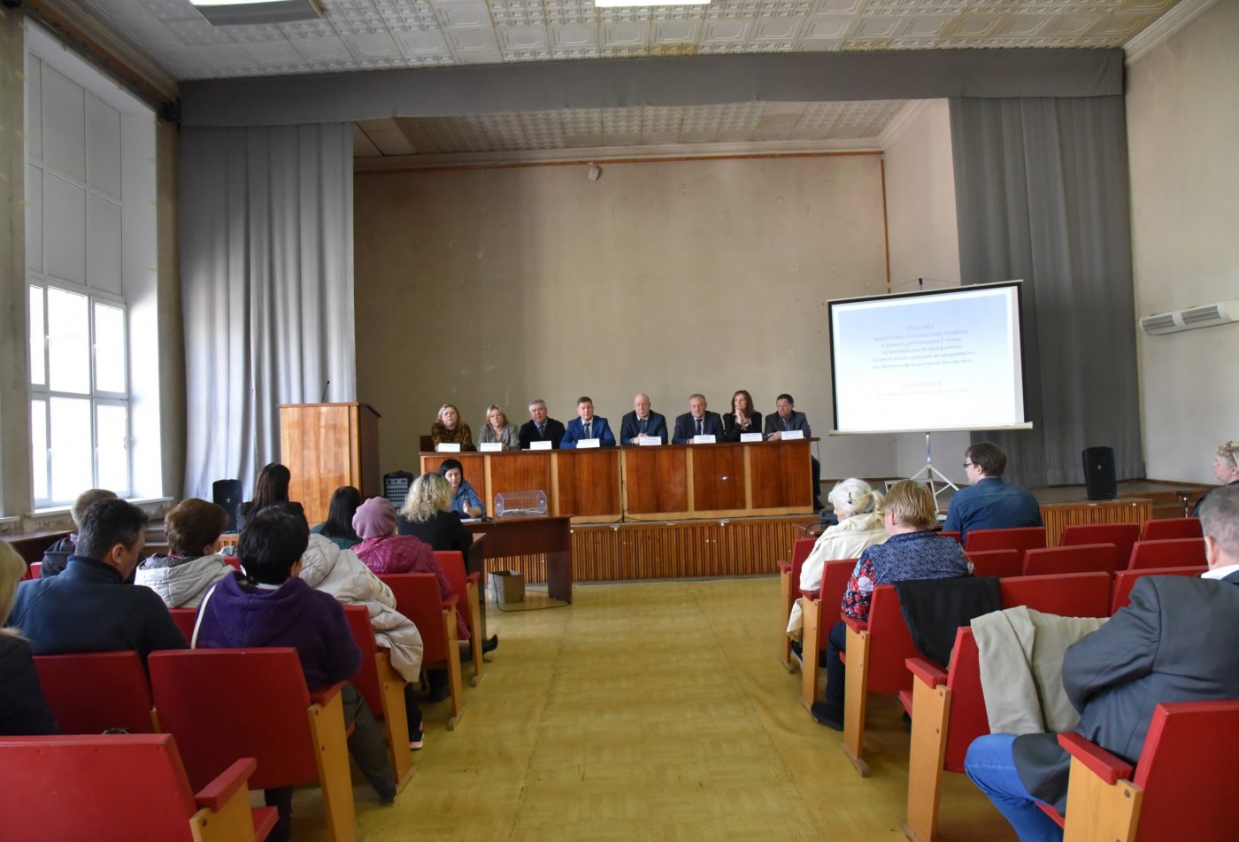 В Балакове состоялась жеребьёвка квартир среди граждан, переселяемых из  ветхого и аварийного жилья - Балаковские вести