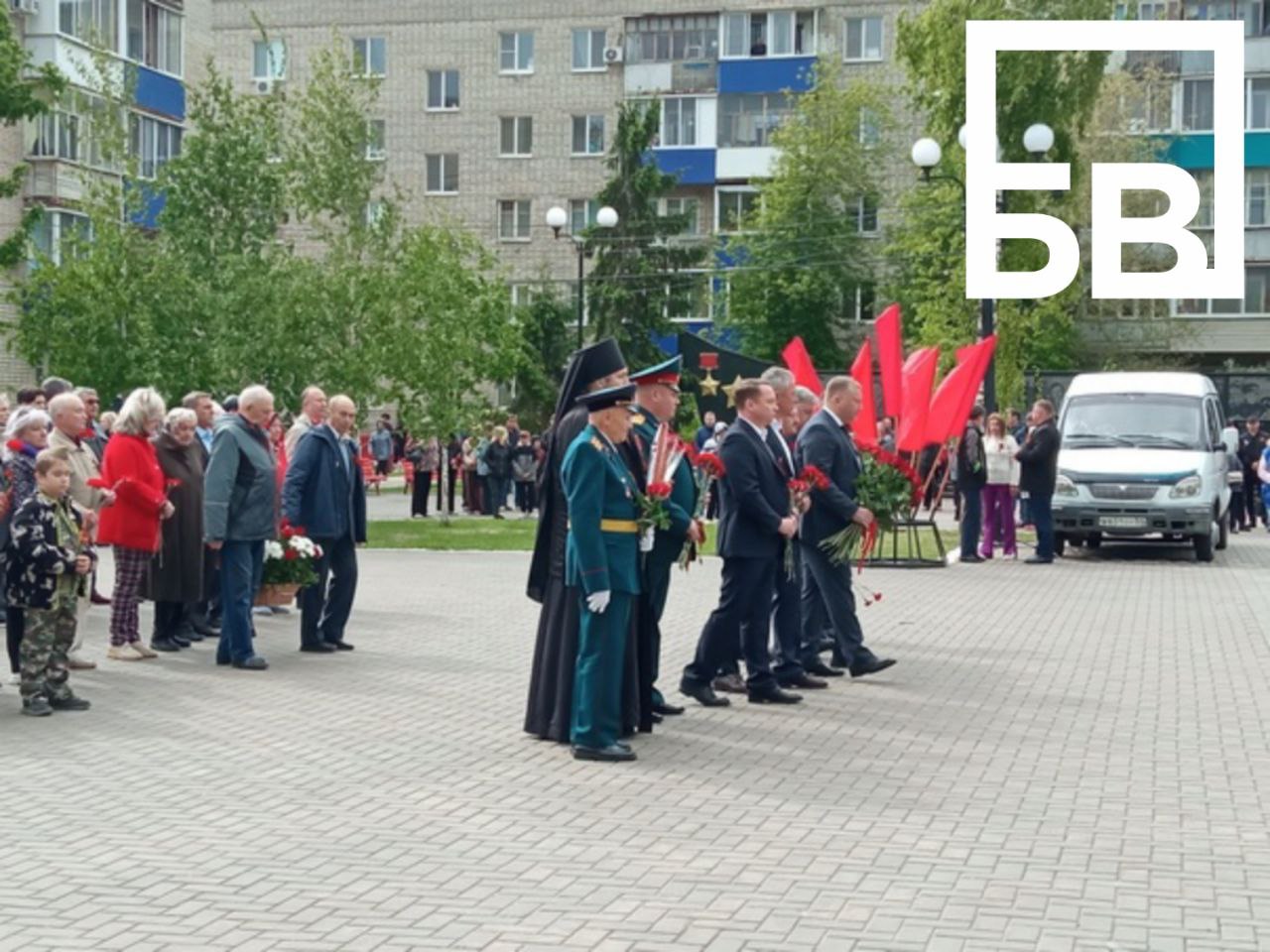 У балаковского Обелиска началась церемония возложения цветов - Балаковские  вести