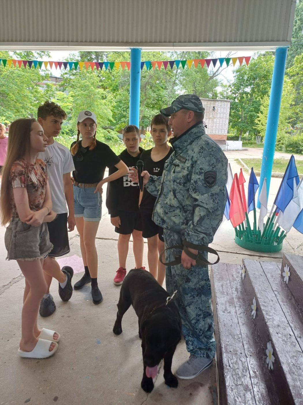 Безопасное лето: балаковские полицейские напомнили детям правила  безопасного поведения - Балаковские вести